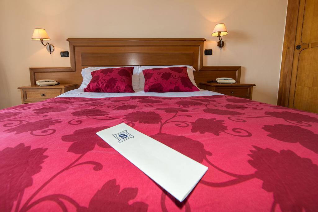 Albergo Scalzone Castel Volturno Dış mekan fotoğraf