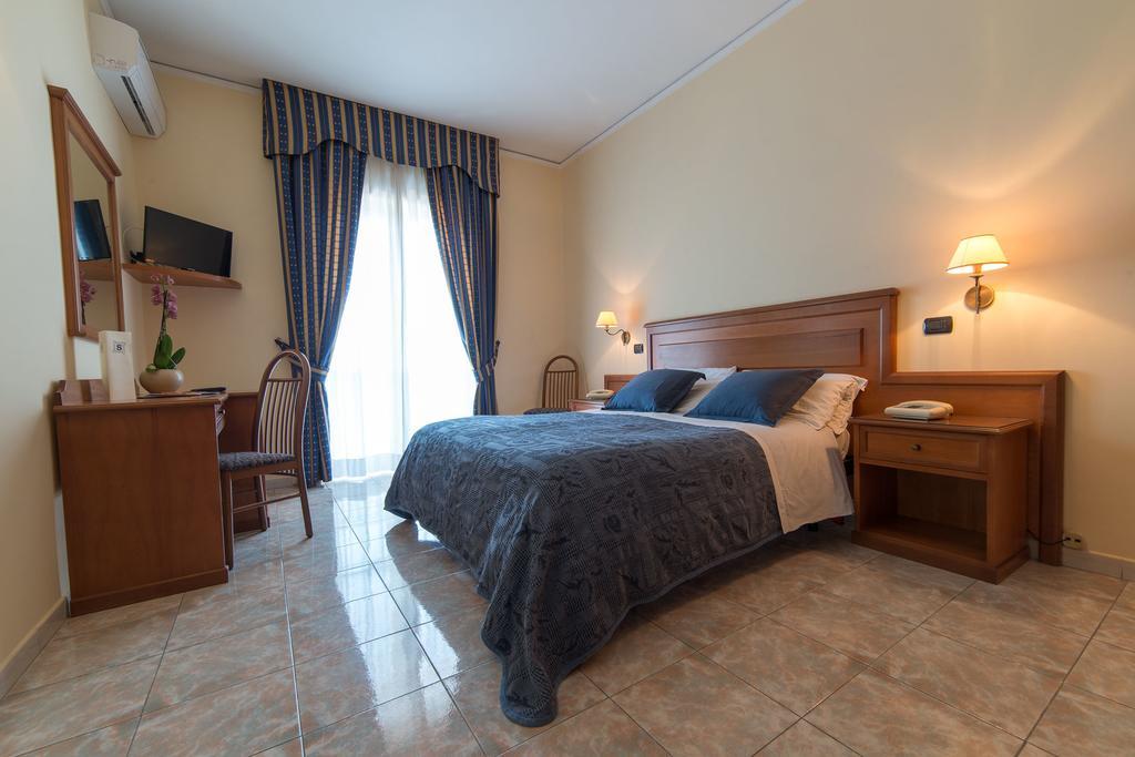 Albergo Scalzone Castel Volturno Dış mekan fotoğraf