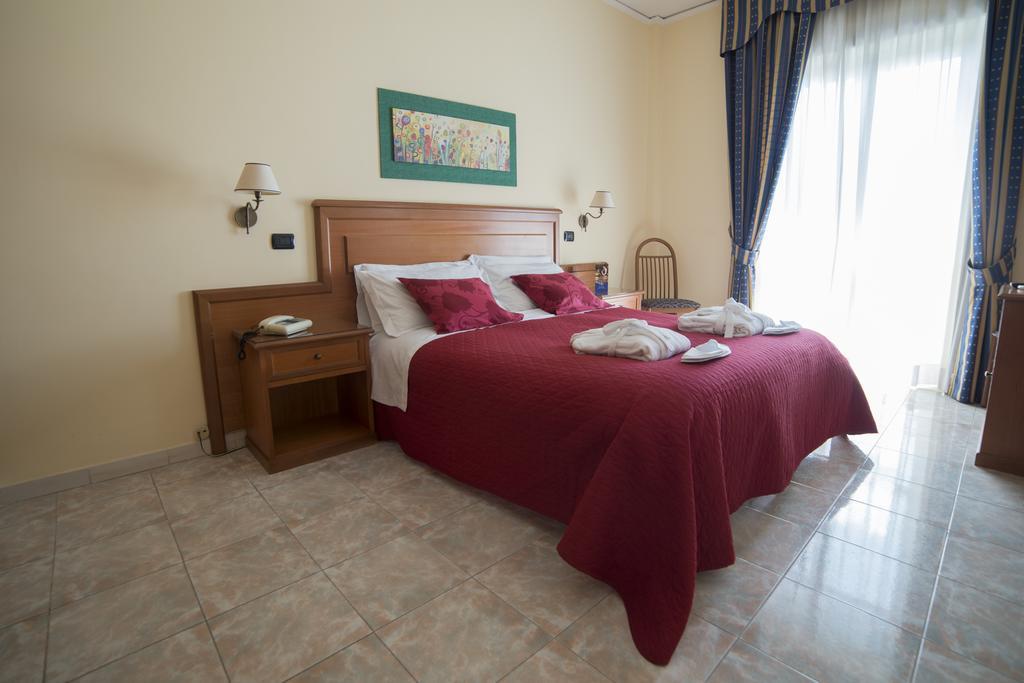 Albergo Scalzone Castel Volturno Dış mekan fotoğraf